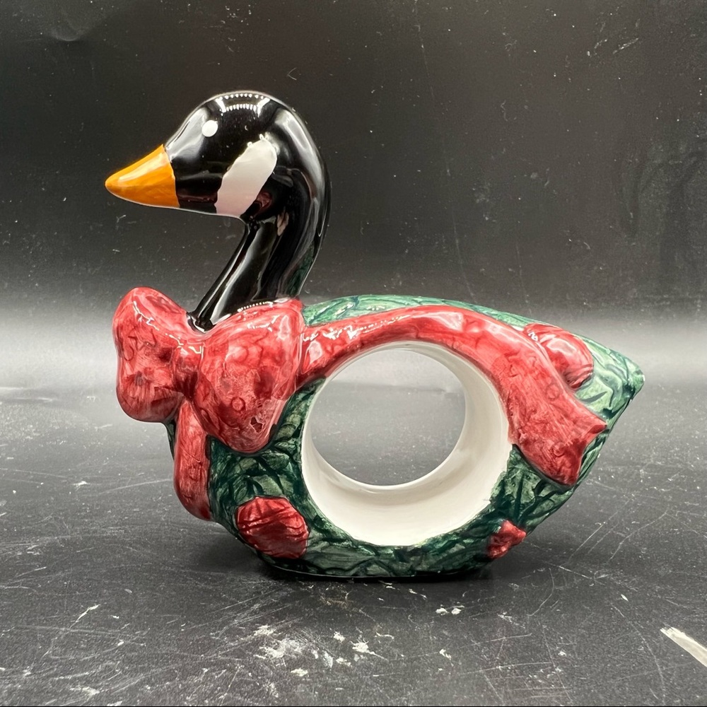 Wilton Court Christmas Quaker Napkin Rings (4). Ceramic.